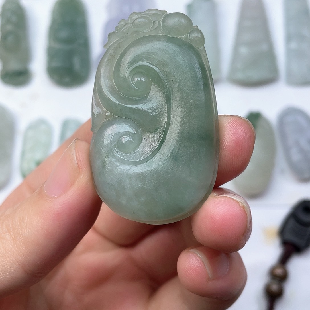 定制翡翠未镶嵌如意