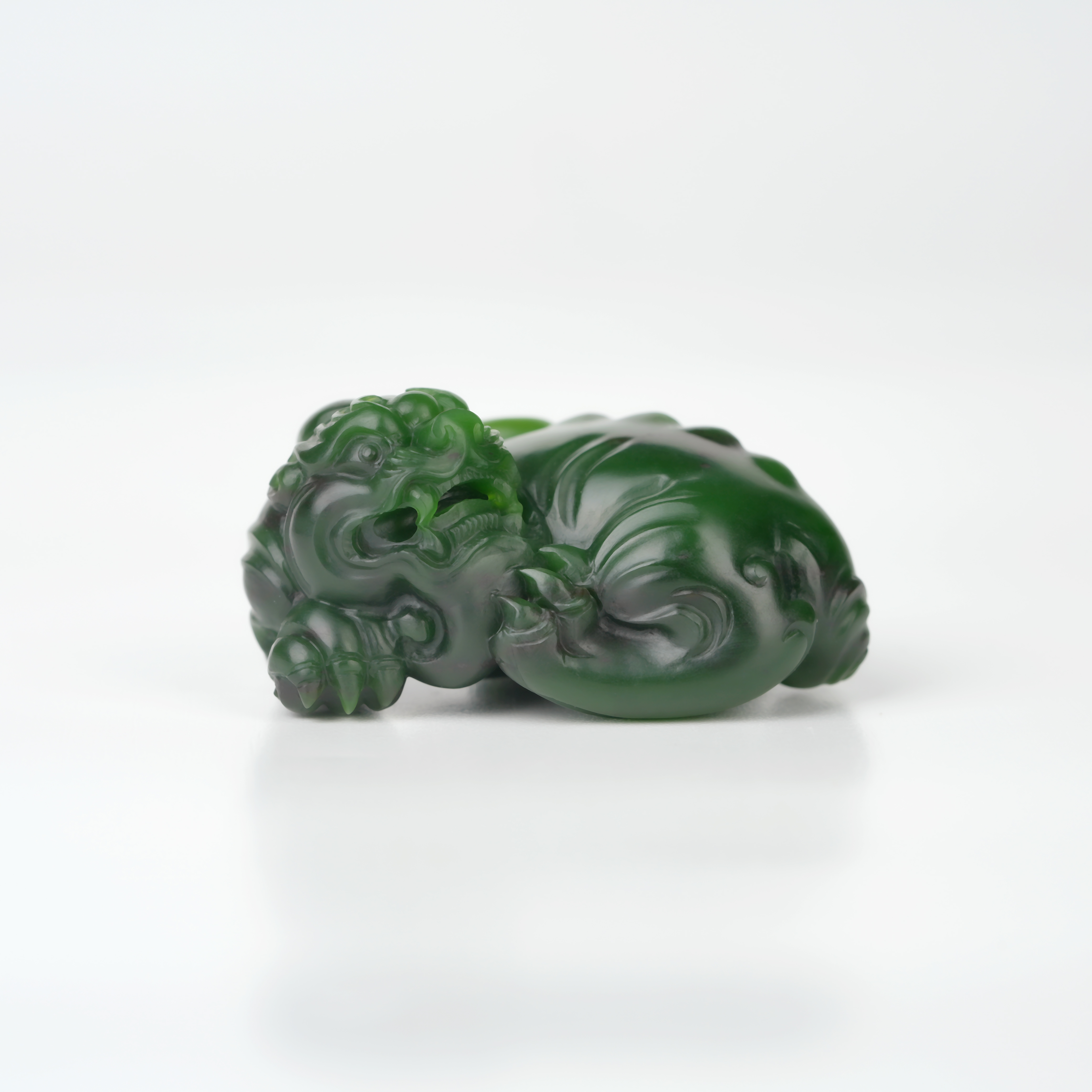 传世级 和田玉俄七辣绿聚红皮精工大貔貅吞金兽吊坠 46*32*24mm± 