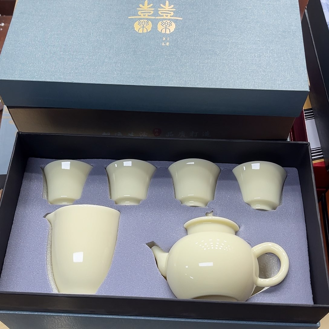 孤品茶具套装等。        