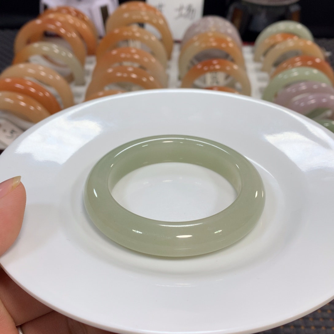 石英质玉（佘太翠）未镶嵌手镯51.5冰绿6号