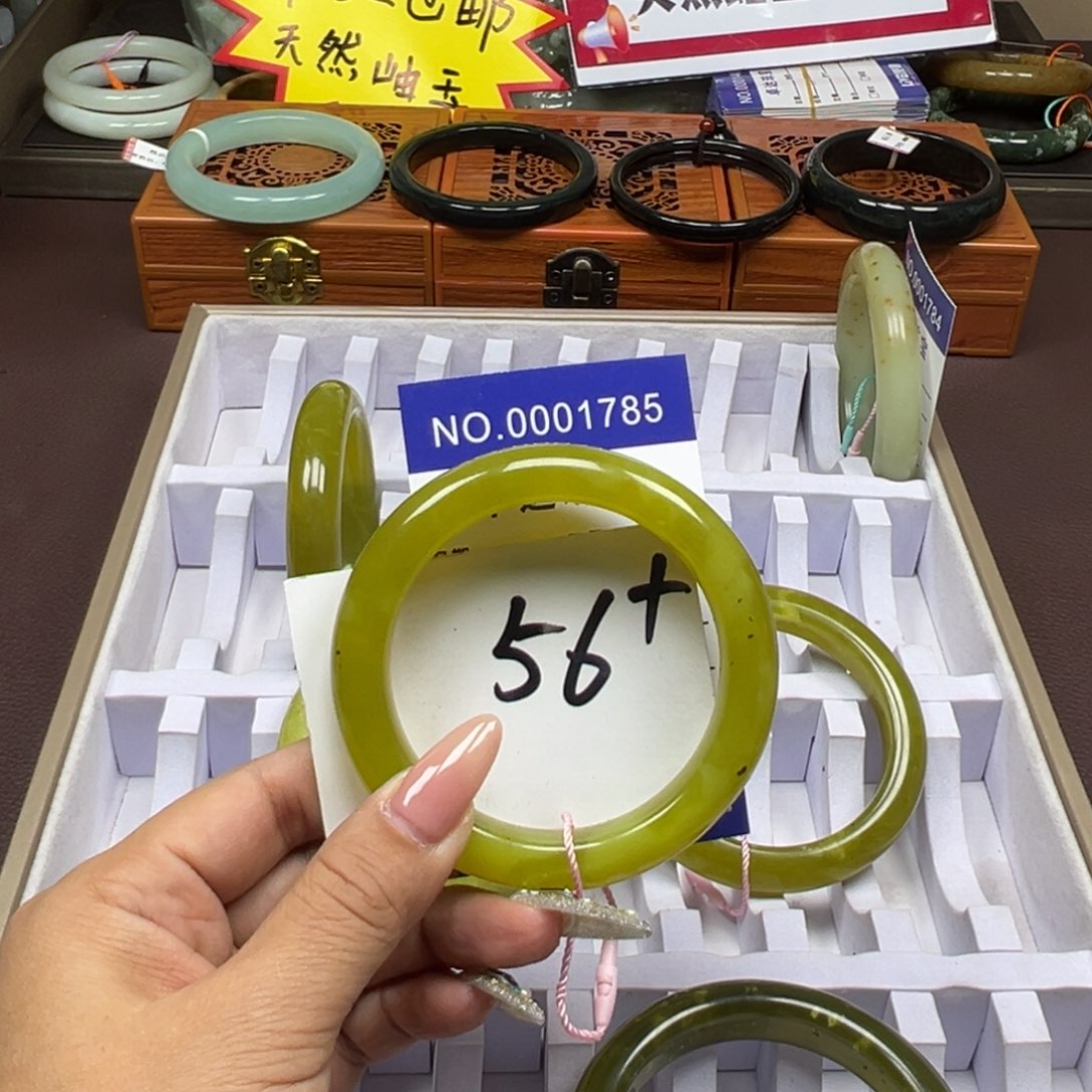 发***财蛇纹石玉未镶嵌手镯