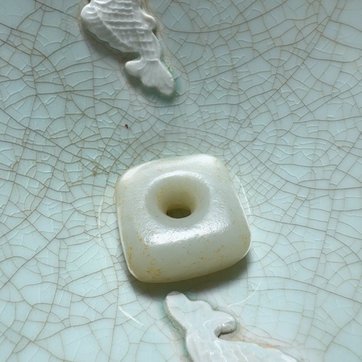 用***7瓷片双鱼青瓷开片大碗