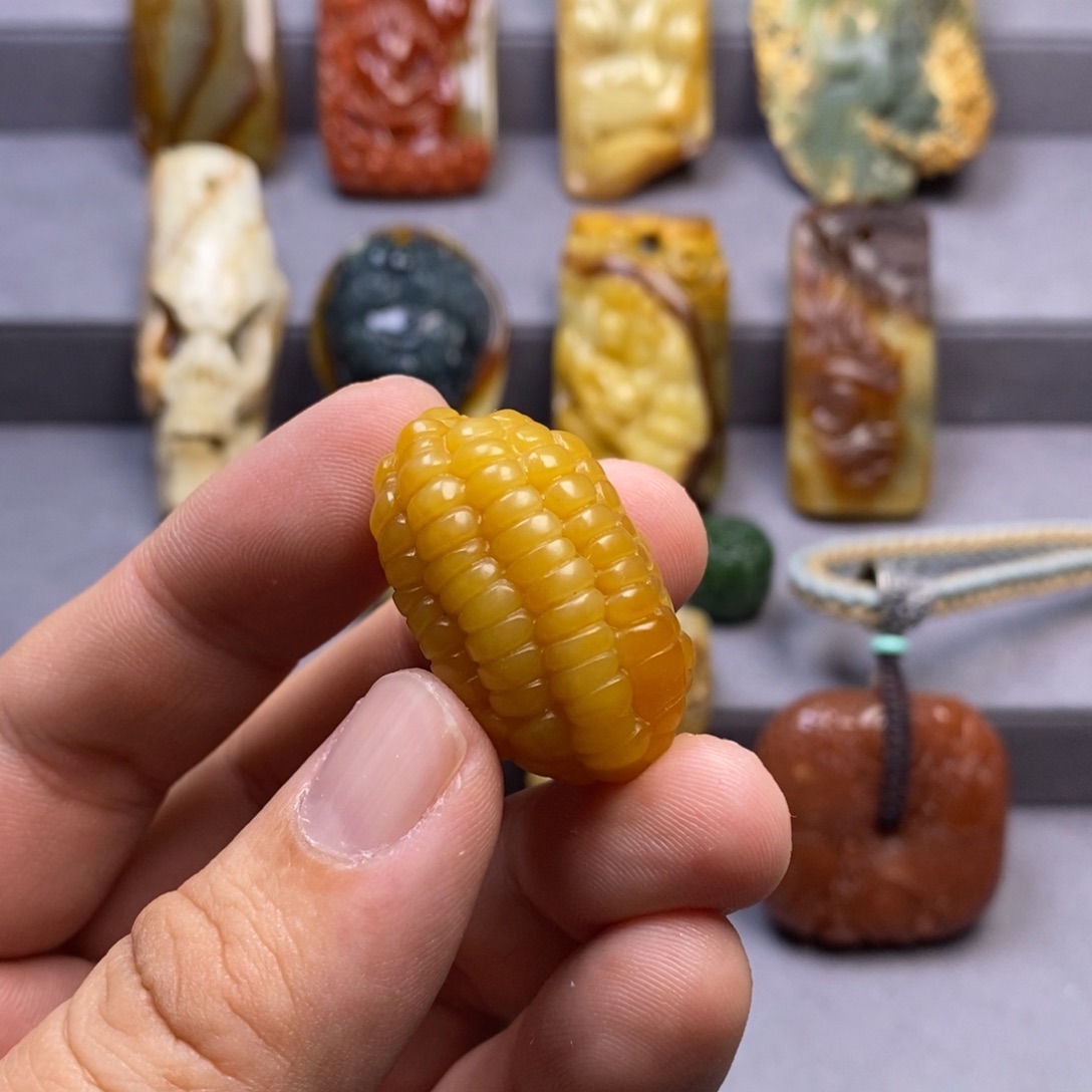 岫玉颈饰未镶嵌糖*