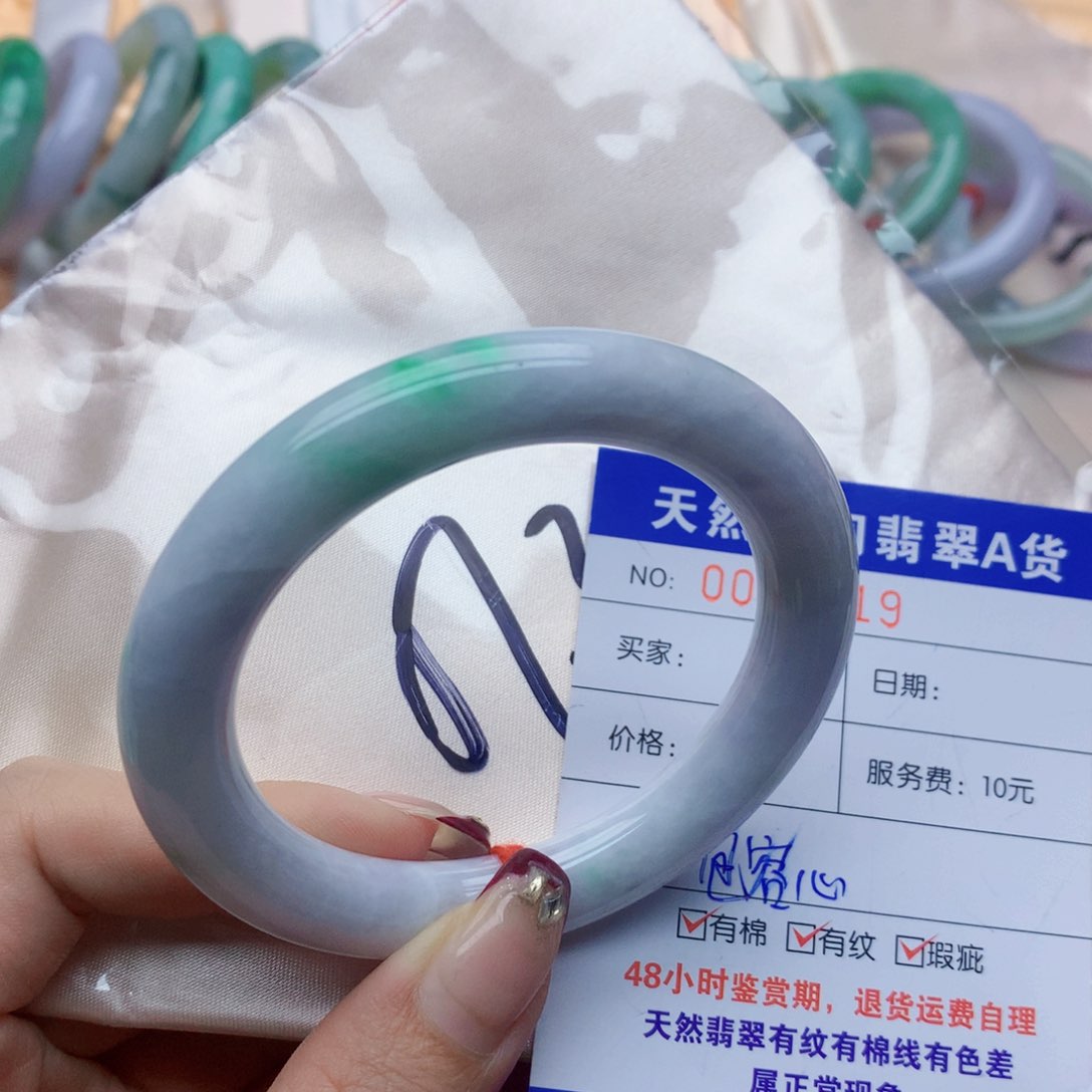 翡翠手镯未镶嵌翡翠手镯