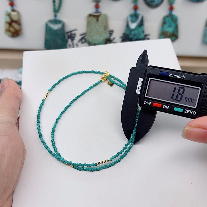 绿松石颈饰未镶嵌