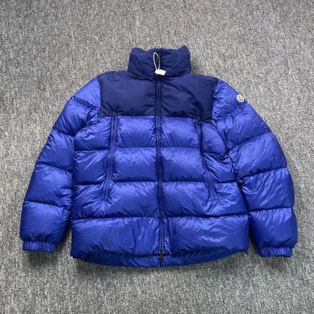 95新 MONCLER 52642/FW23 蓝色拼接立领羽绒服外套/6码/95新/微瑕