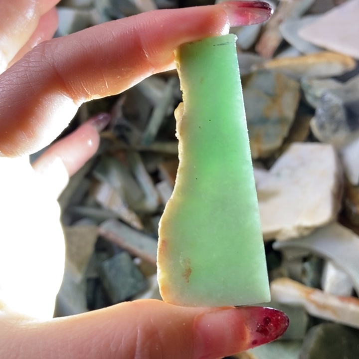 翡翠颈饰未镶嵌天然翡翠