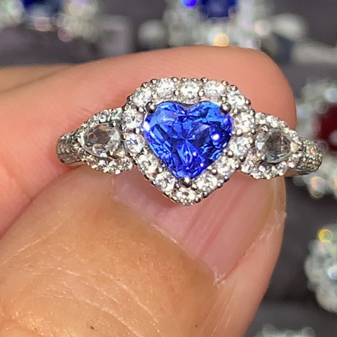 蓝宝石戒指18K金镶嵌1.2无烧