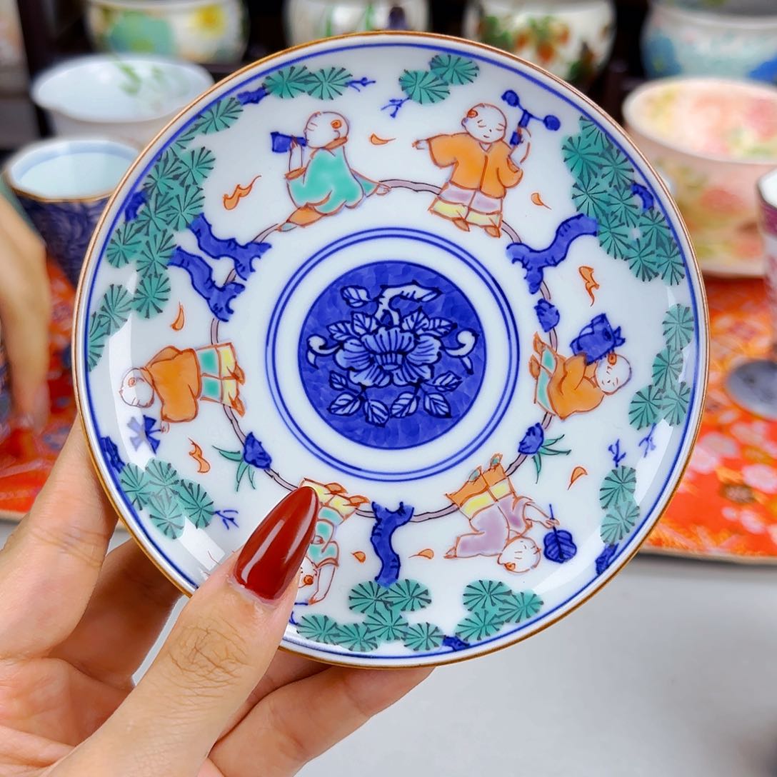 他家茶具瓷器真美！