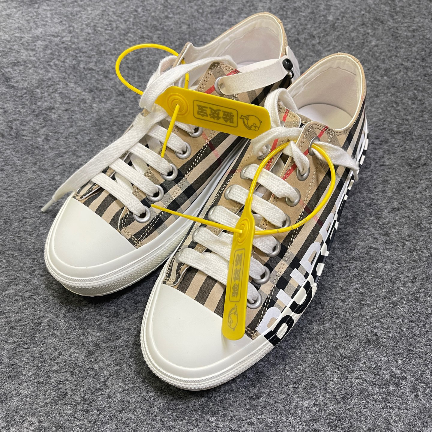 99新 BURBERRY/博柏利 格纹徽标印花时尚板鞋 典藏米色37.5/20128