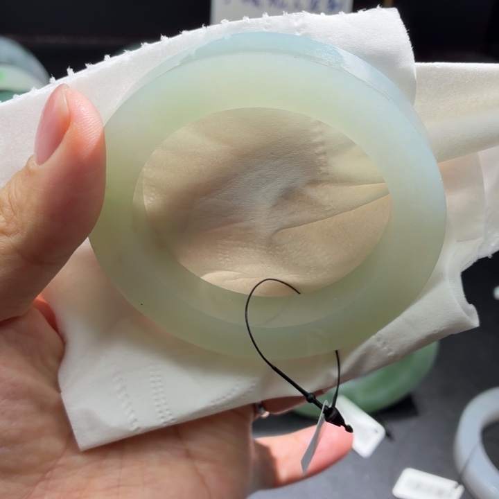 定制翡翠未镶嵌翡翠手镯