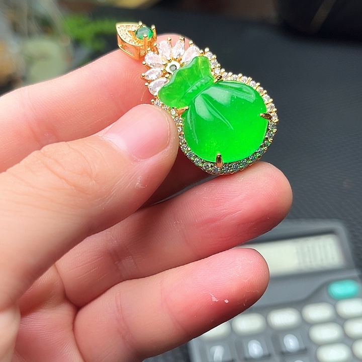 翡翠颈饰未镶嵌啊啊