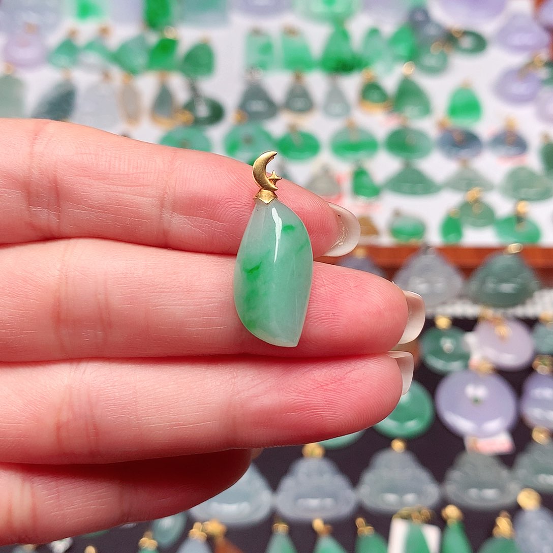 翡翠颈饰18K金镶嵌天然翡翠A货