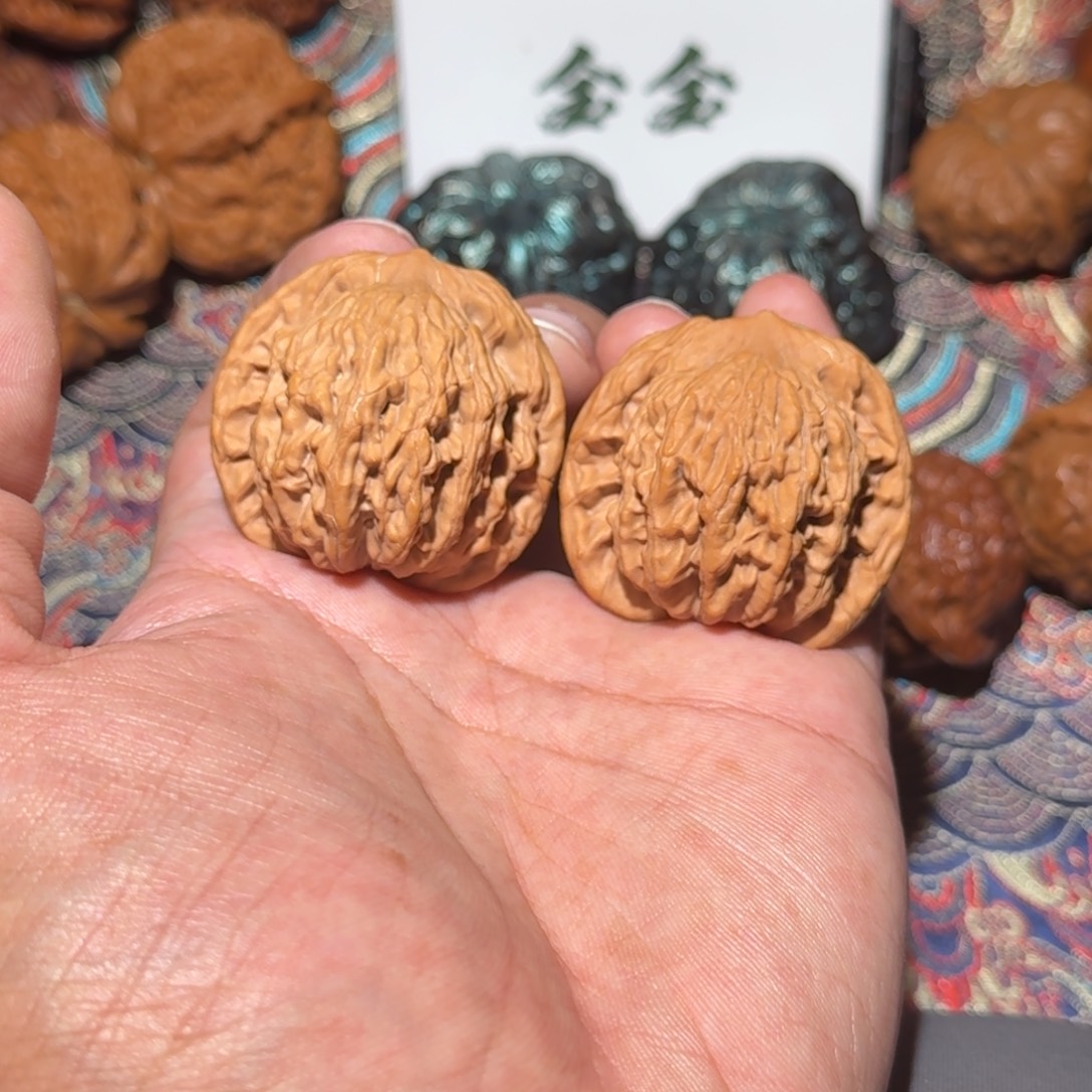 把件文玩核桃麦穗虎头，尺寸39 34 36