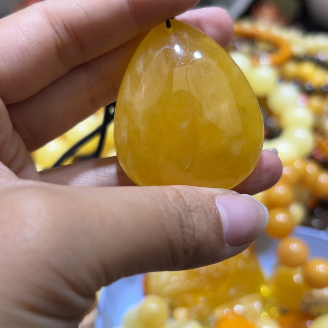 琥珀珠宝奇石未镶嵌