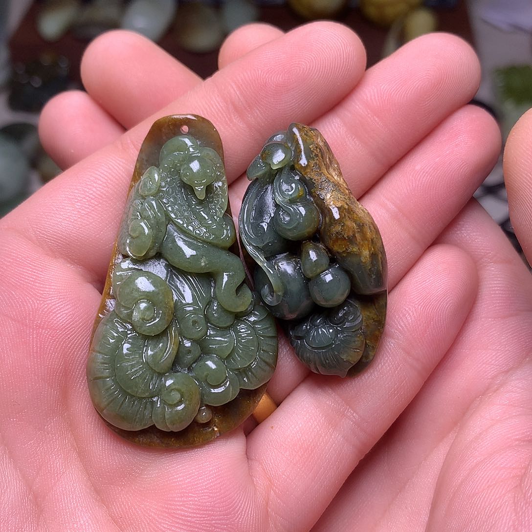 颈饰未镶嵌岫岩河磨玉（透闪石质玉）