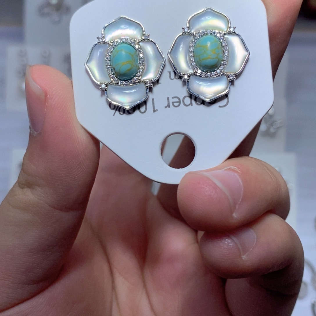 淡水珍珠银S925镶嵌耳饰