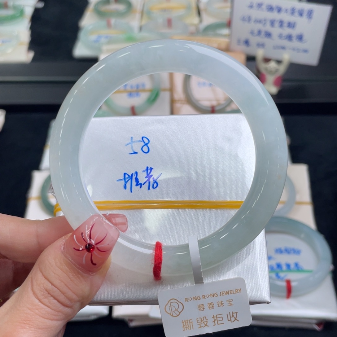 翡翠手镯未镶嵌翡翠手镯