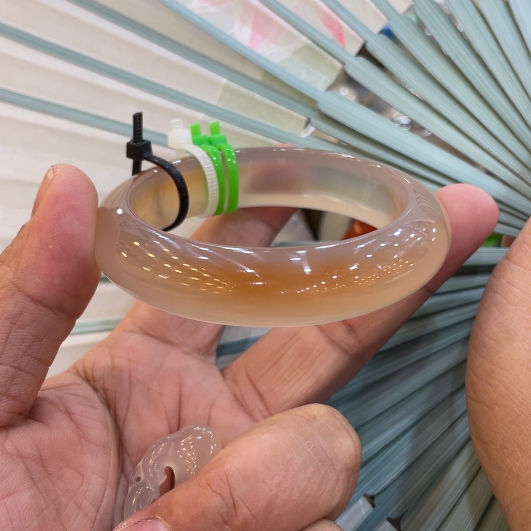 玛瑙/玉髓手镯未镶嵌@***