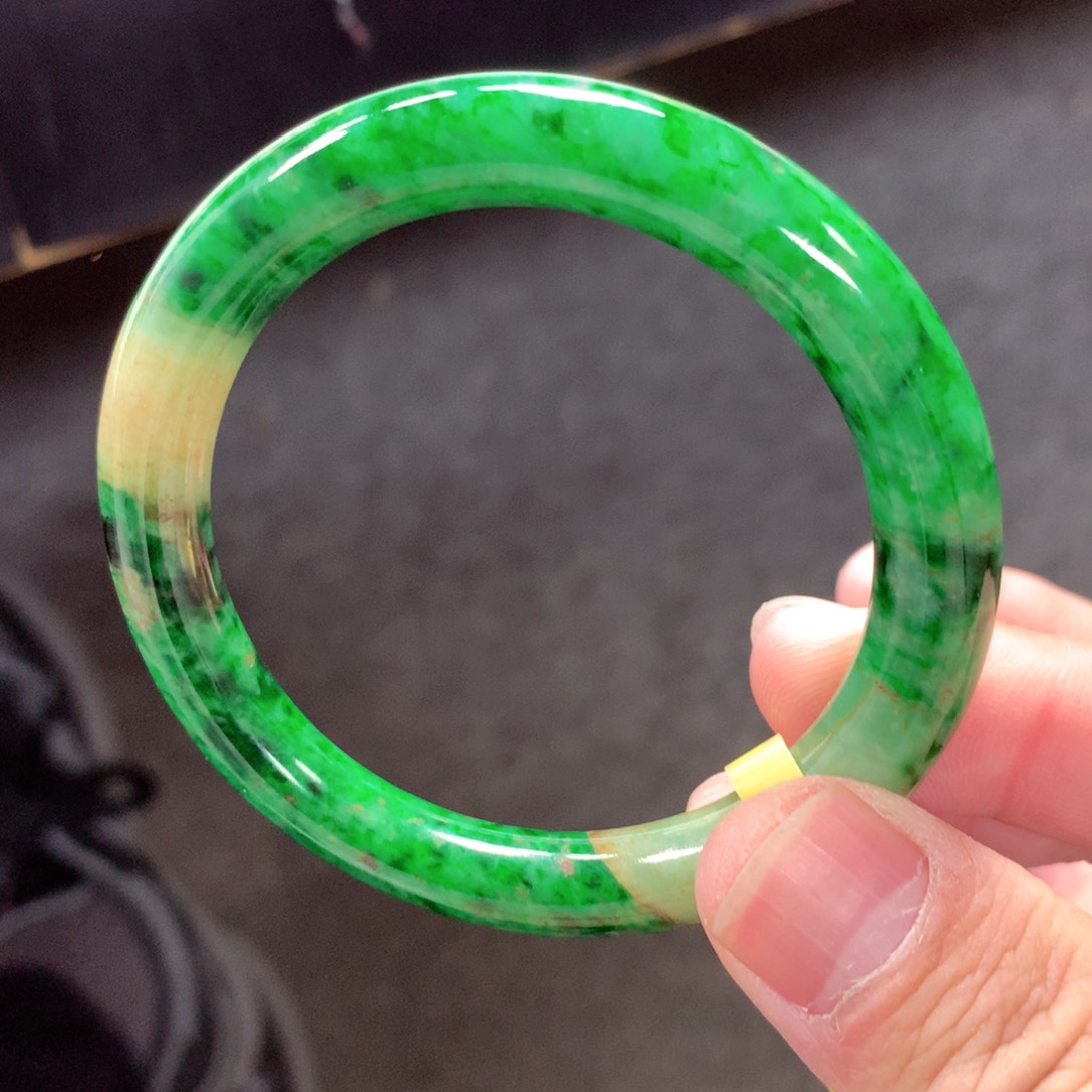 翡翠手镯未镶嵌缅甸