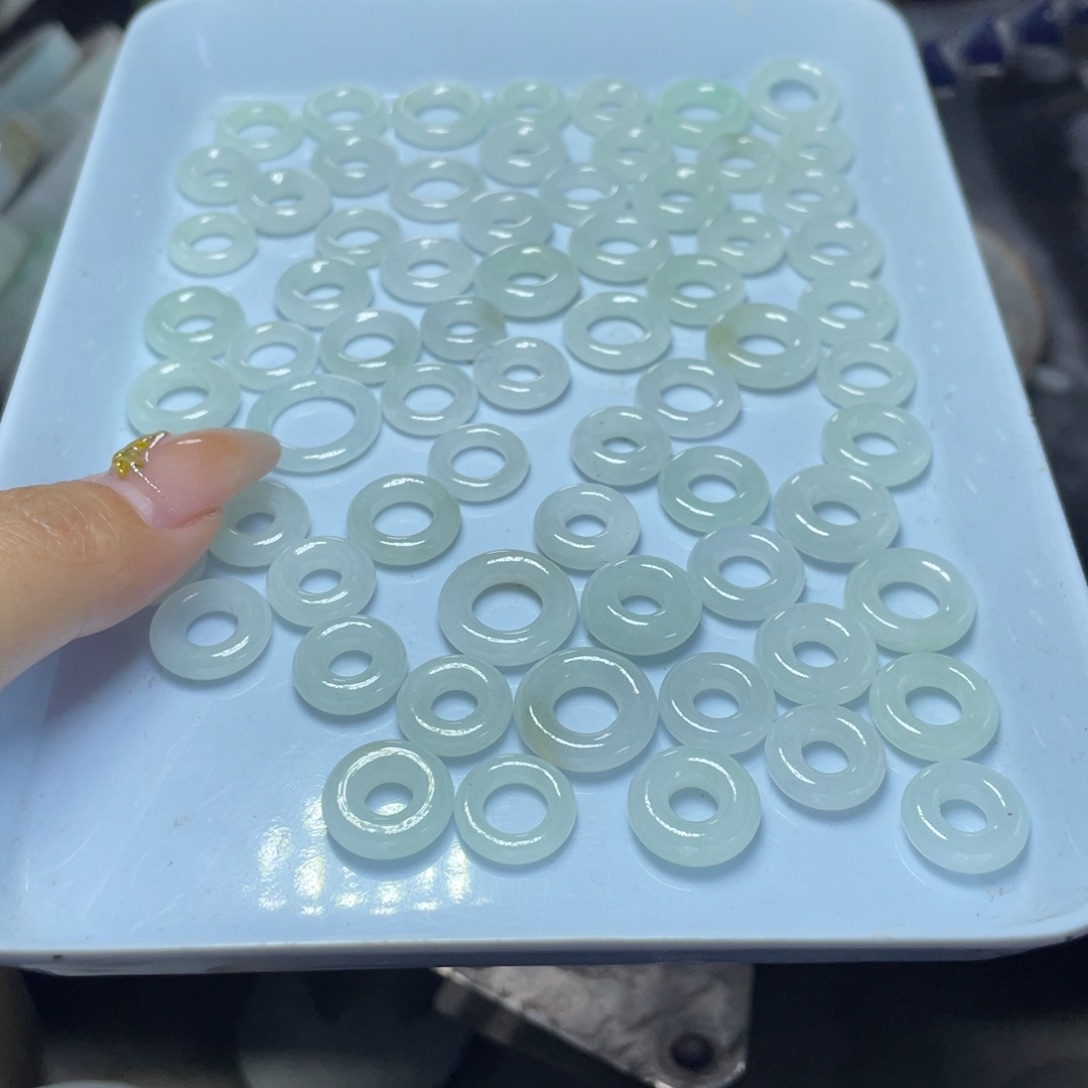 未镶嵌手链翡翠多样性