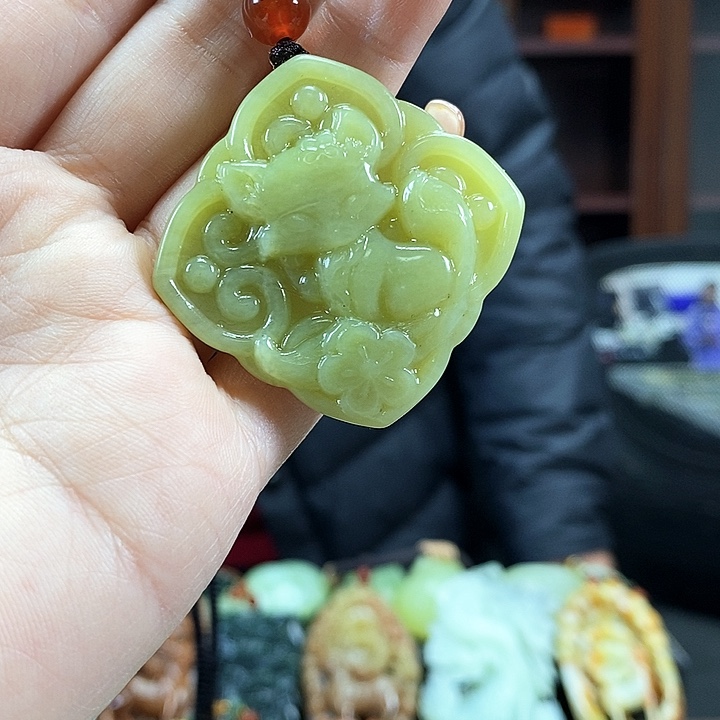蛇纹石玉吊坠未镶嵌
