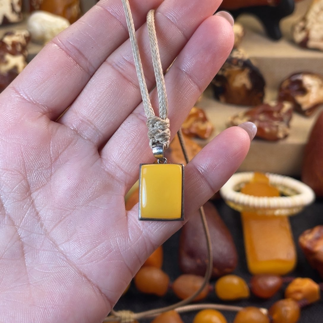 裸石琥珀未镶嵌天然蜜蜡吊坠