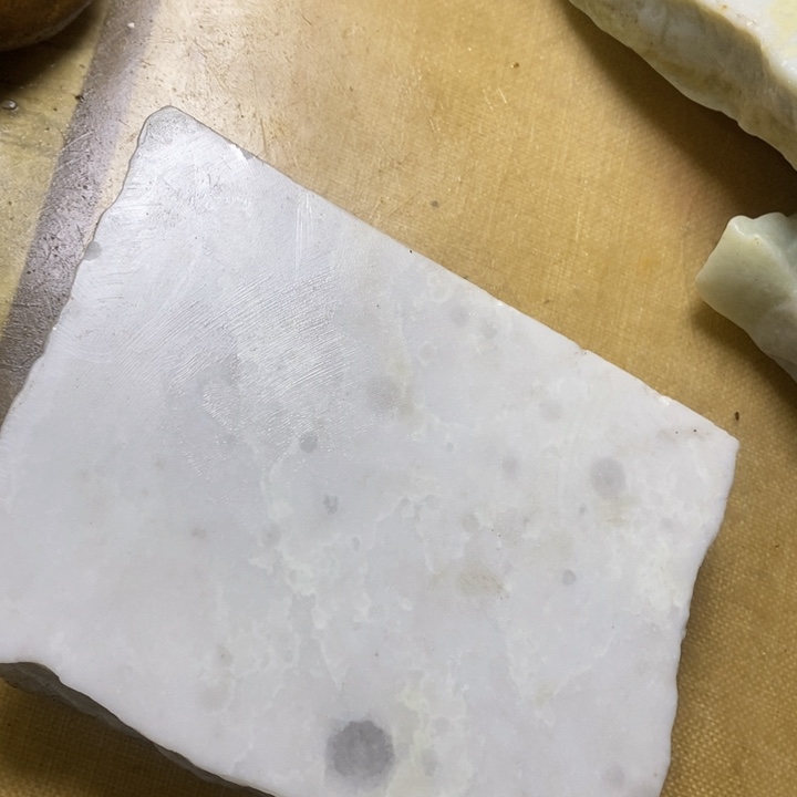 透闪石质玉挂件未镶嵌