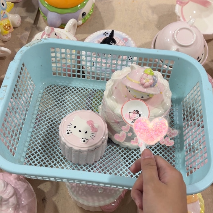 紫砂在外面吃了饭在回你电话