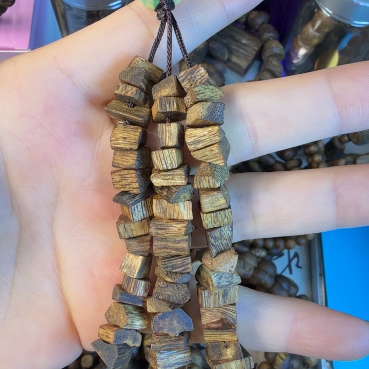 沉香碎屑沉香莺歌绿奇楠车挂