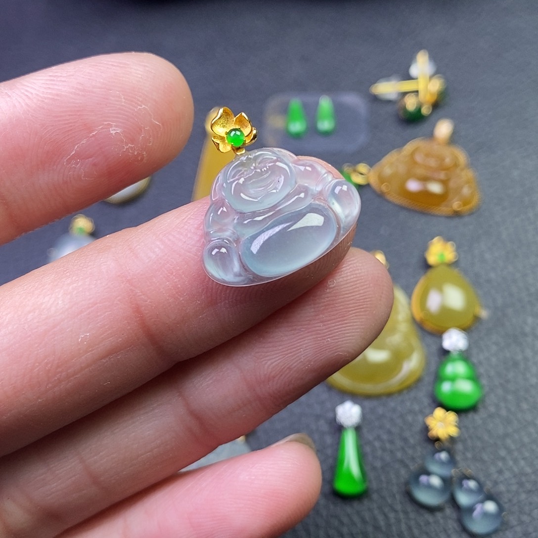 颈饰18K金镶嵌翡翠