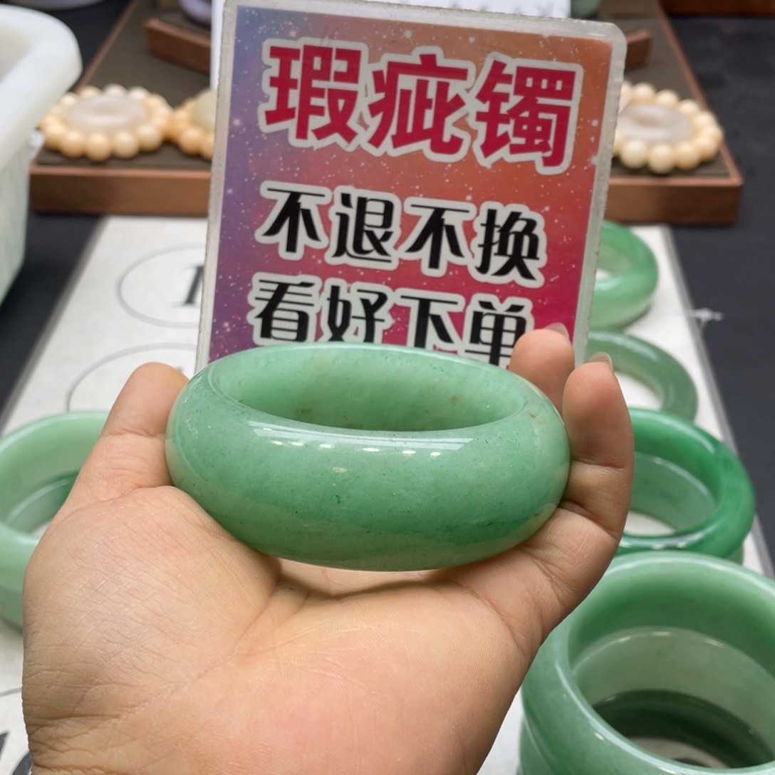 用***8石英岩玉未镶嵌手镯