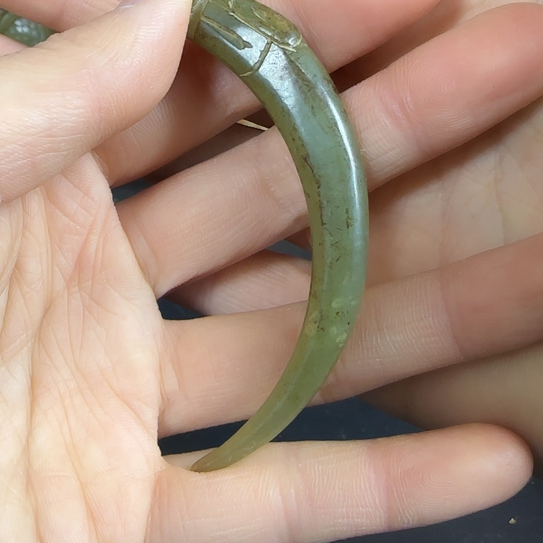 透闪石质玉挂件未镶嵌