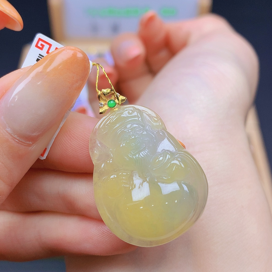 翡翠18K金镶嵌颈饰翡翠