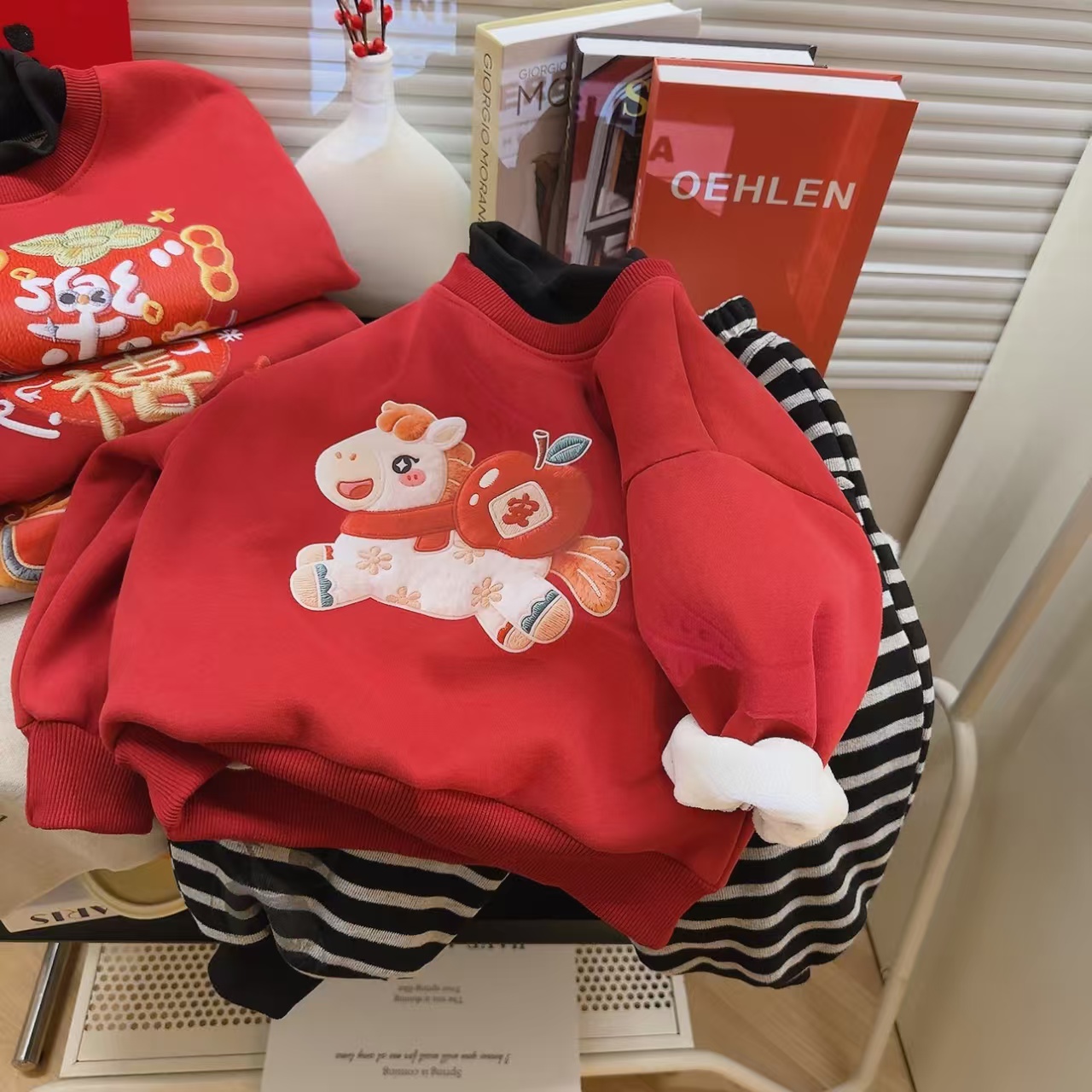 2026红色拜年服男童女童喜庆马年上衣新年款儿童加绒卫衣冬季加厚