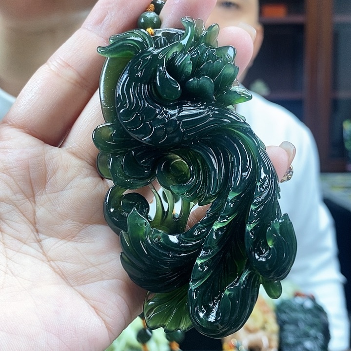 蛇纹石玉吊坠未镶嵌