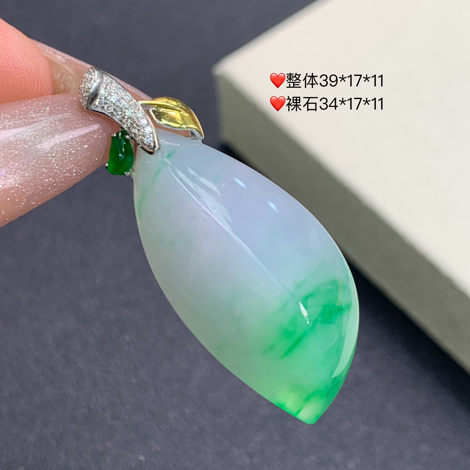新品推荐·18k金飘金丝阳绿翠随形翡翠玉石缅A吊坠气质厚庄