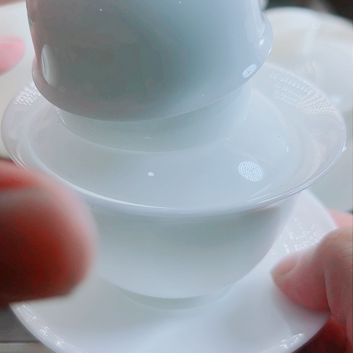 一个杯子上10个的杯子，10个加一个盖碗它