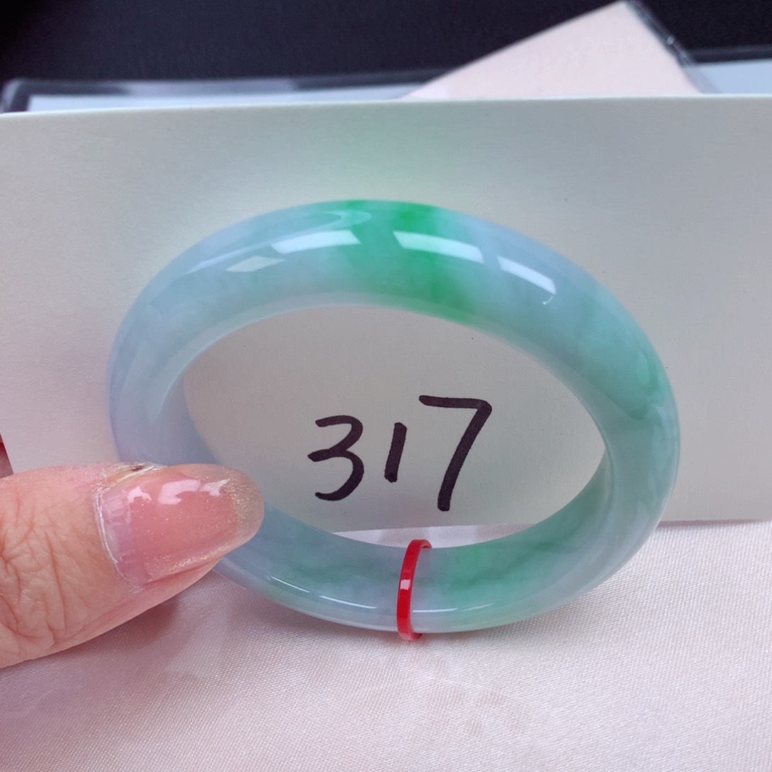 翡翠手镯未镶嵌翡翠