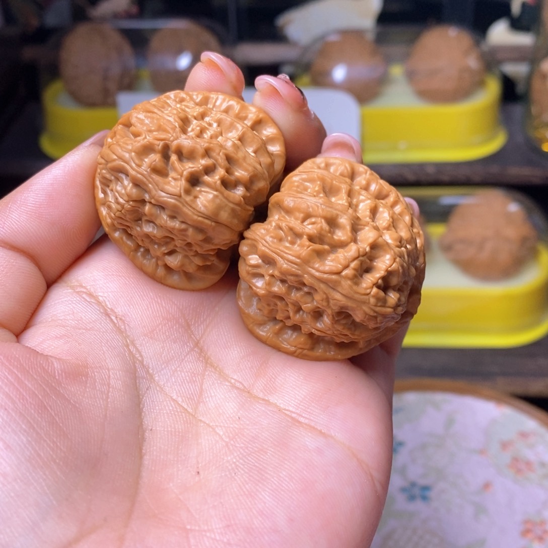 文玩核桃把件三角白全品38