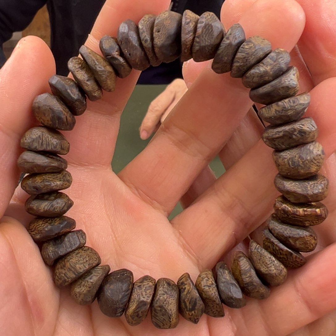 沉香手串透顶绿沉水包壳单圈1.2/22g➕