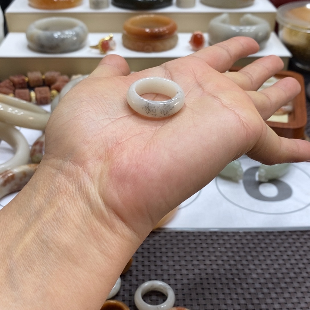 *****石英质玉未镶嵌手镯