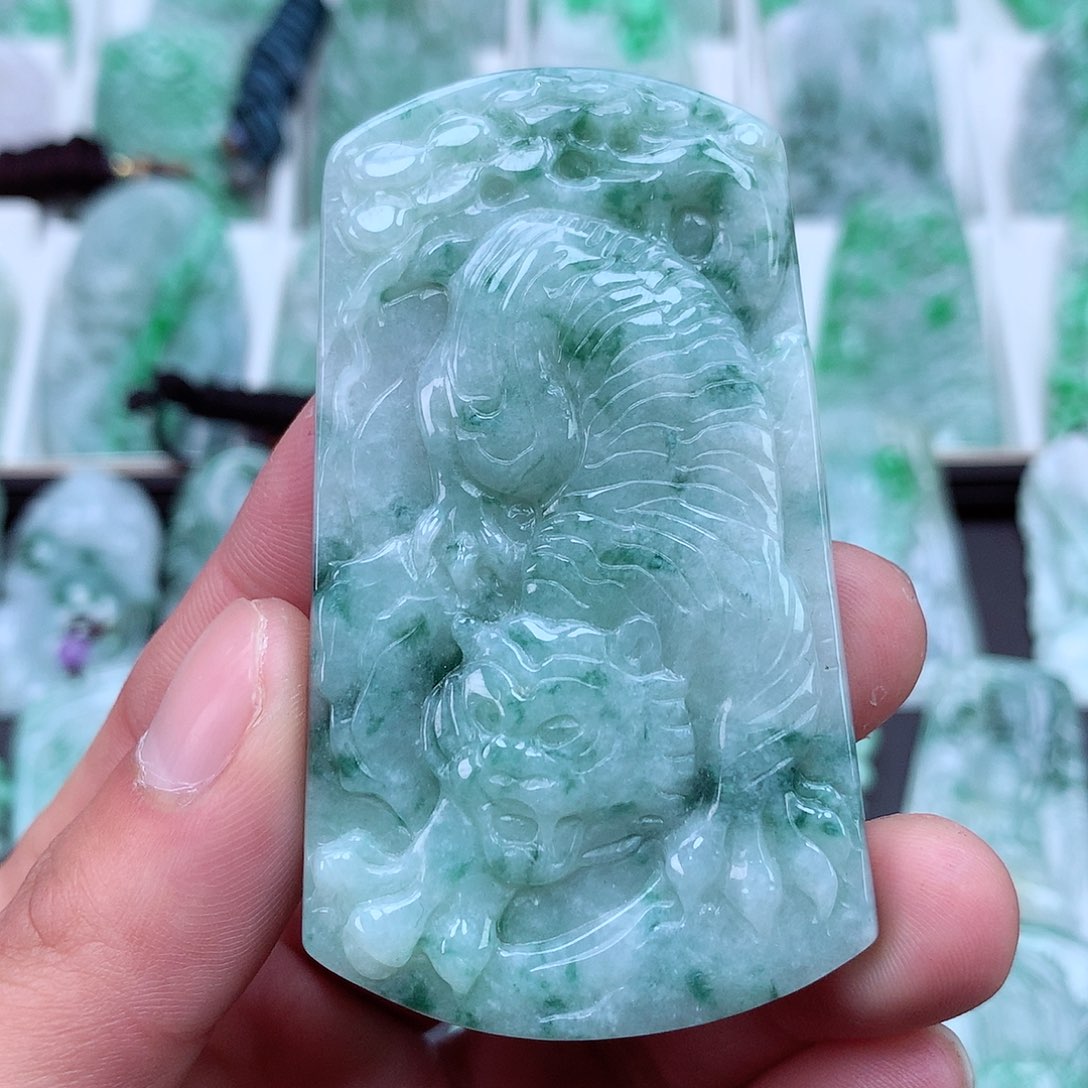 翡翠颈饰未镶嵌翡翠吊坠