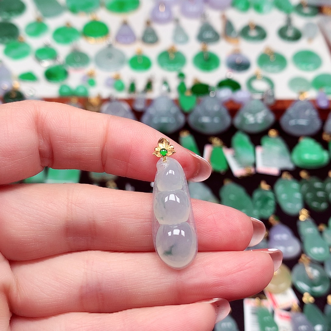 翡翠18K金镶嵌颈饰