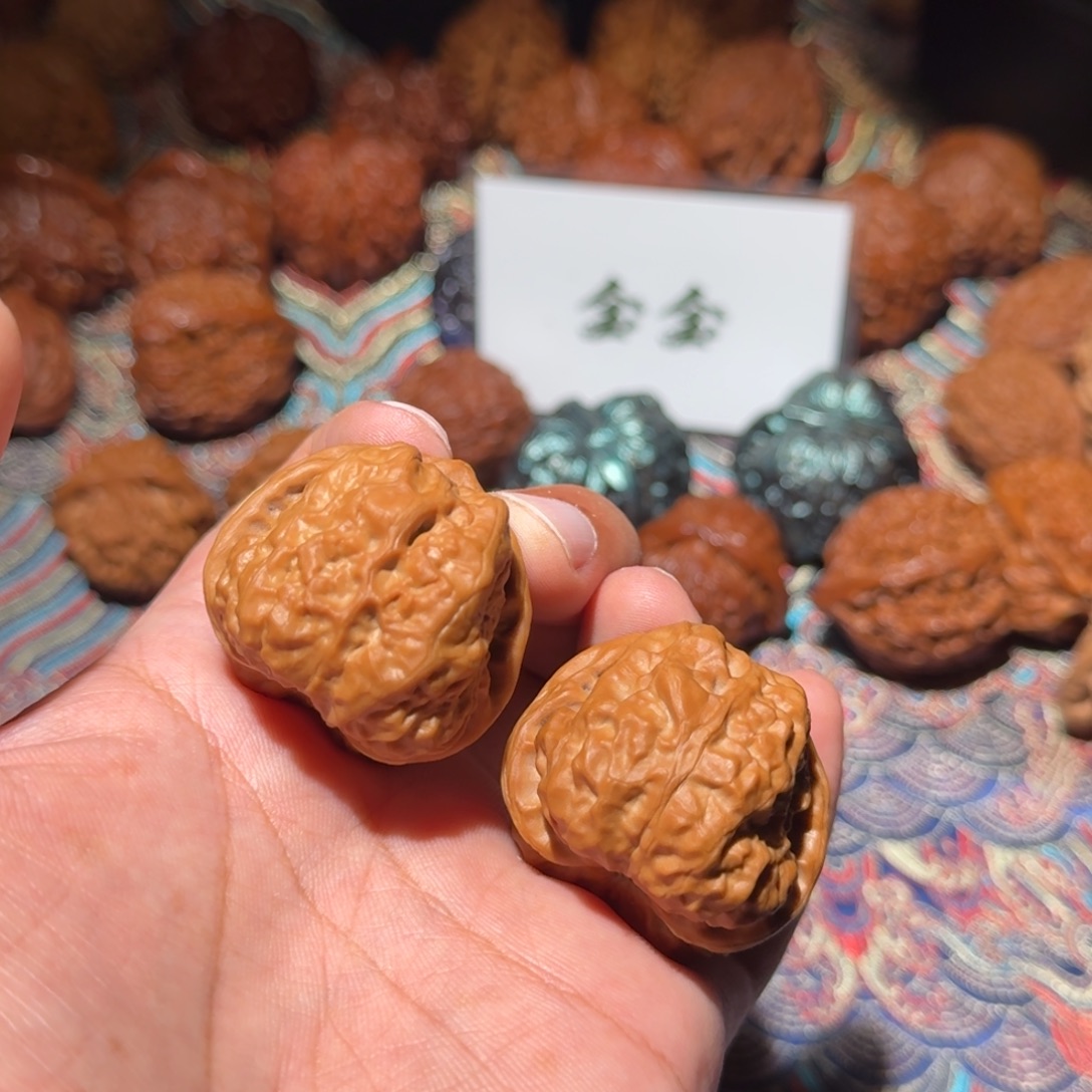 R***h核桃把件01三角蛙，全品，尺寸36.5