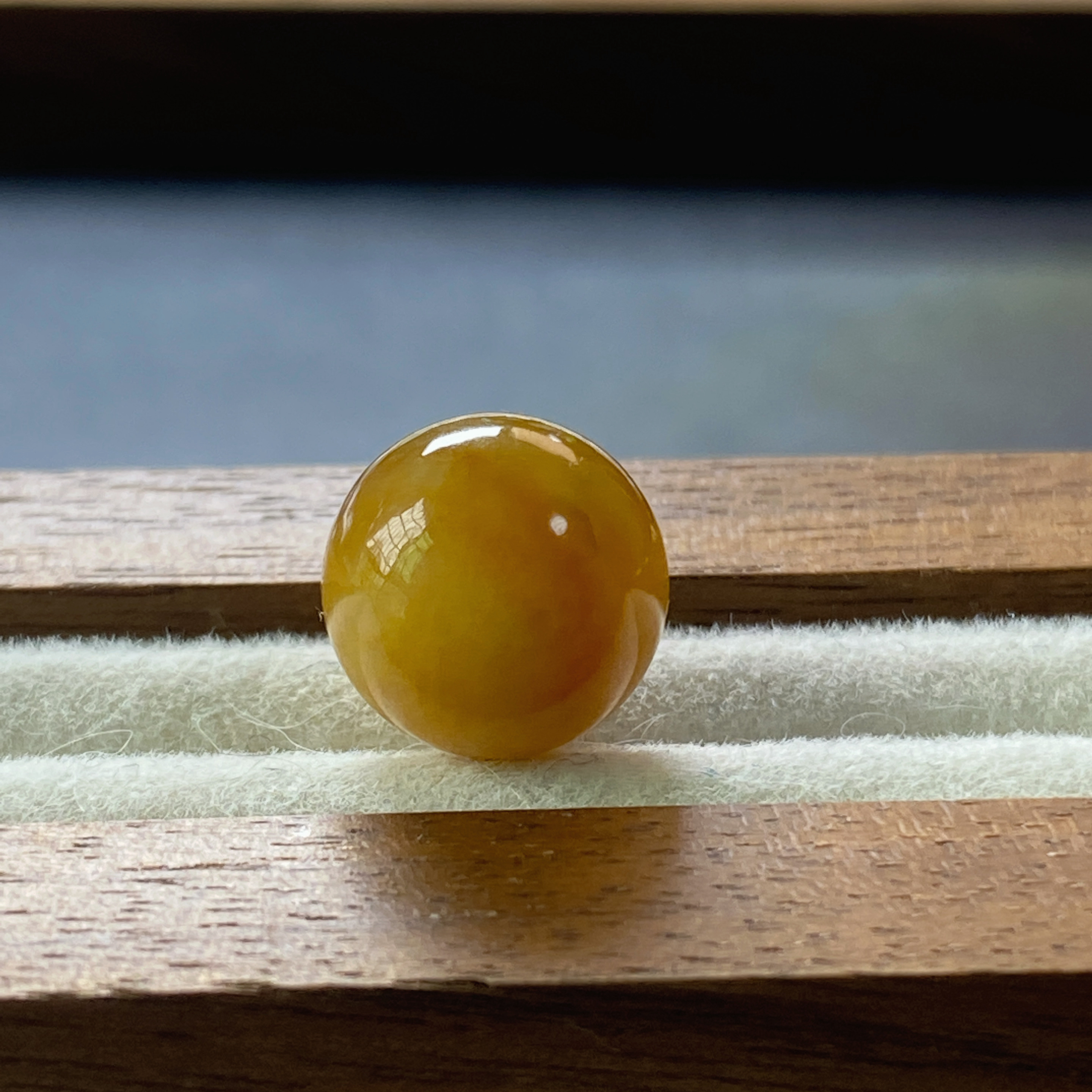 天然缅甸翡翠-橘黄翡圆珠 卡11.2（有瑕）