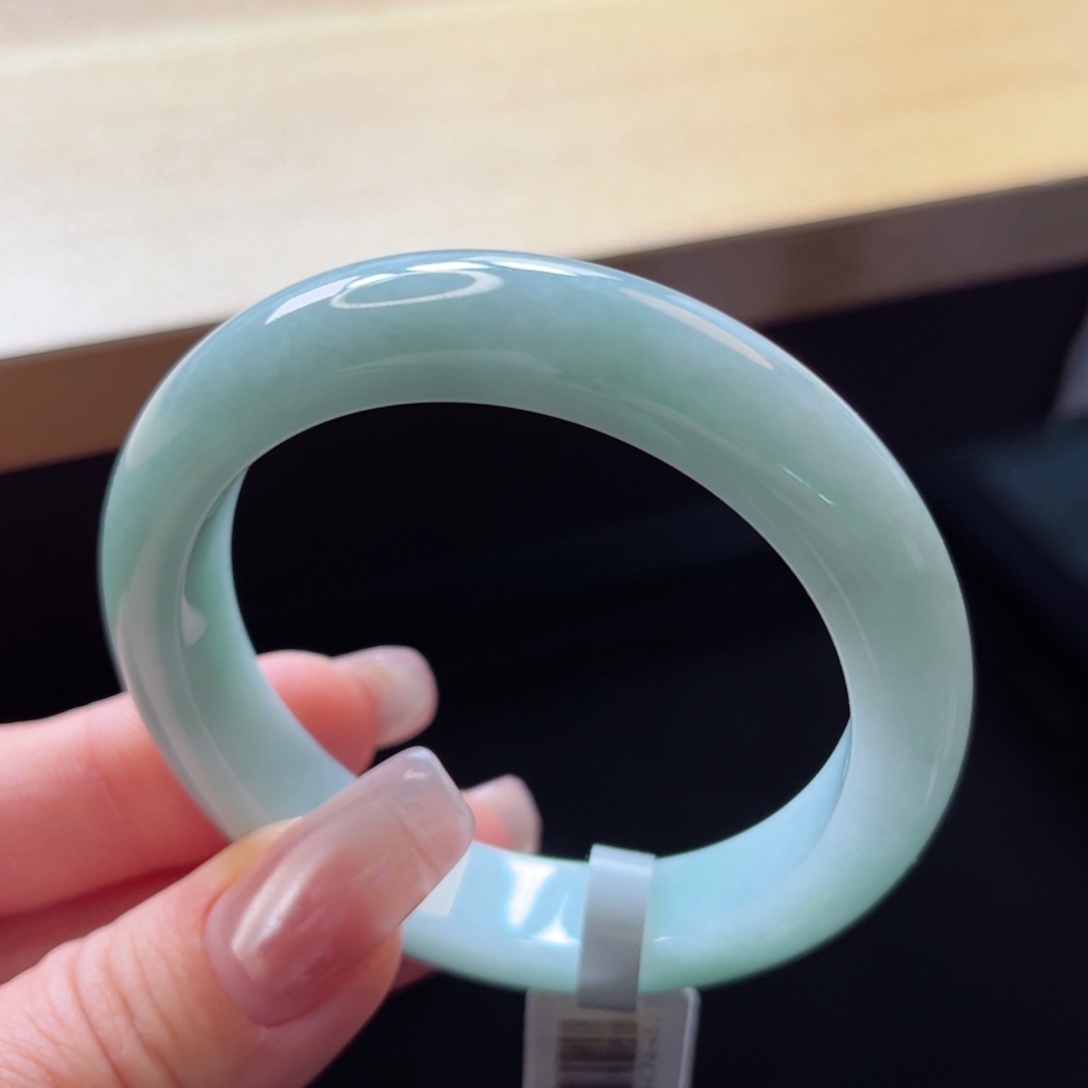 翡翠手镯未镶嵌手镯