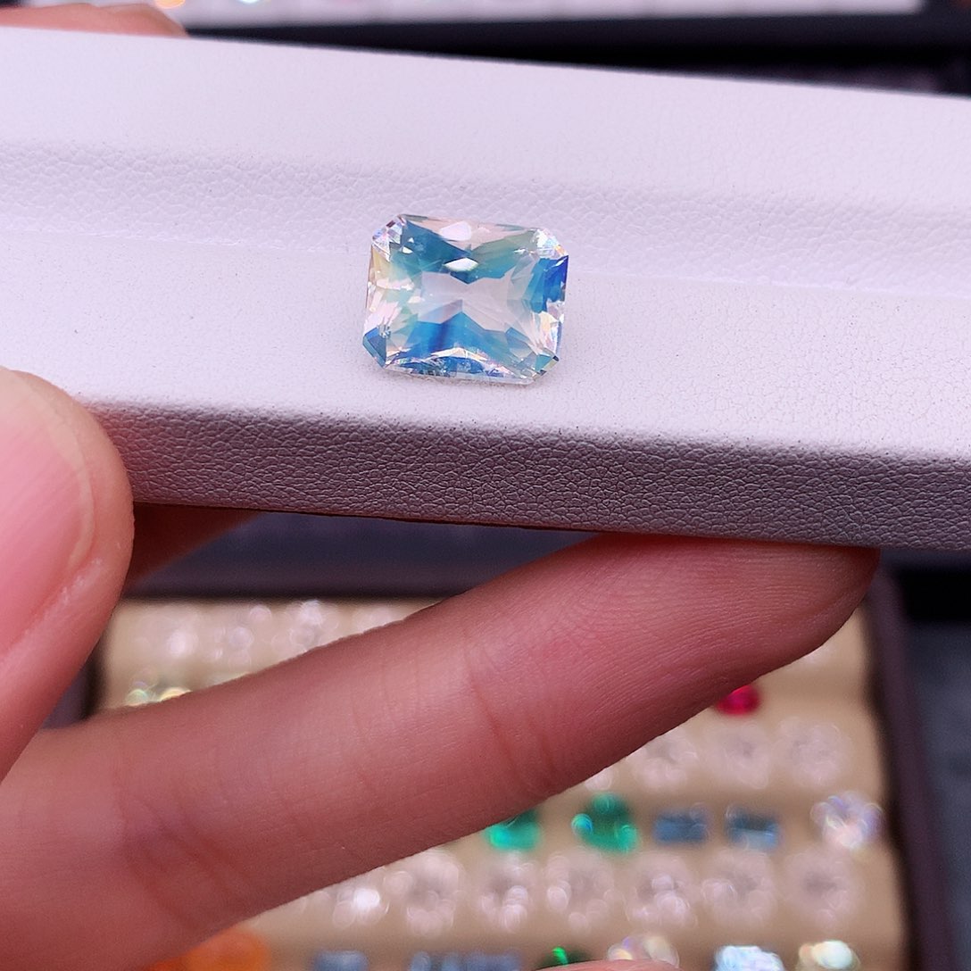 月光石裸石未镶嵌