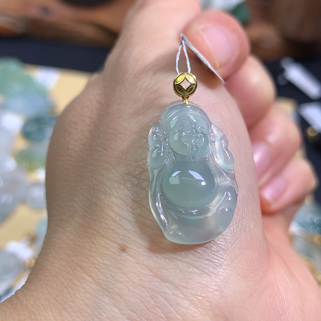 翡翠18K金镶嵌颈饰财神爷