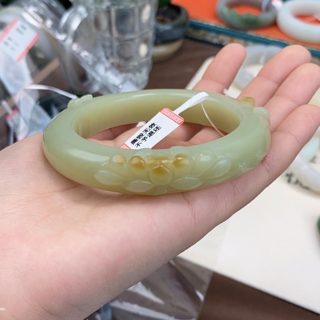 *****和田玉未镶嵌手镯